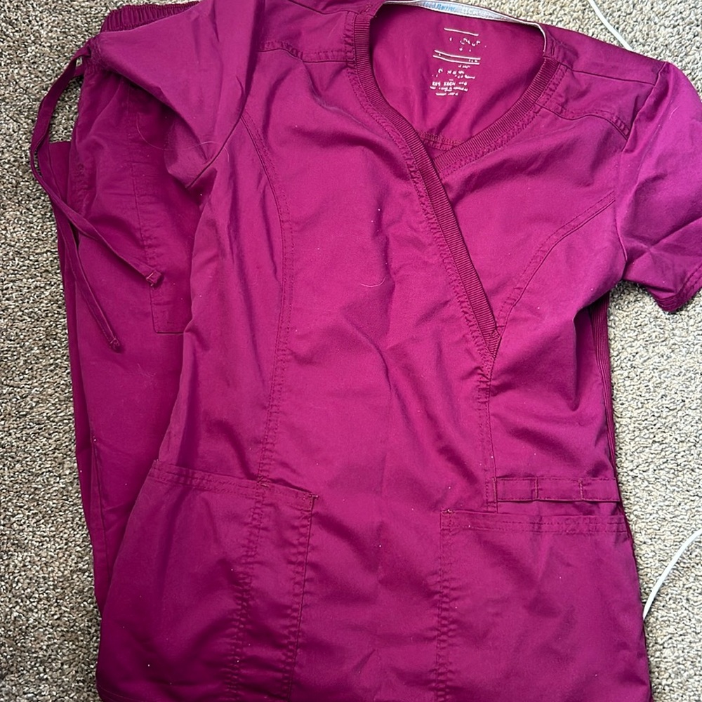 maroon cherokee scrub set!